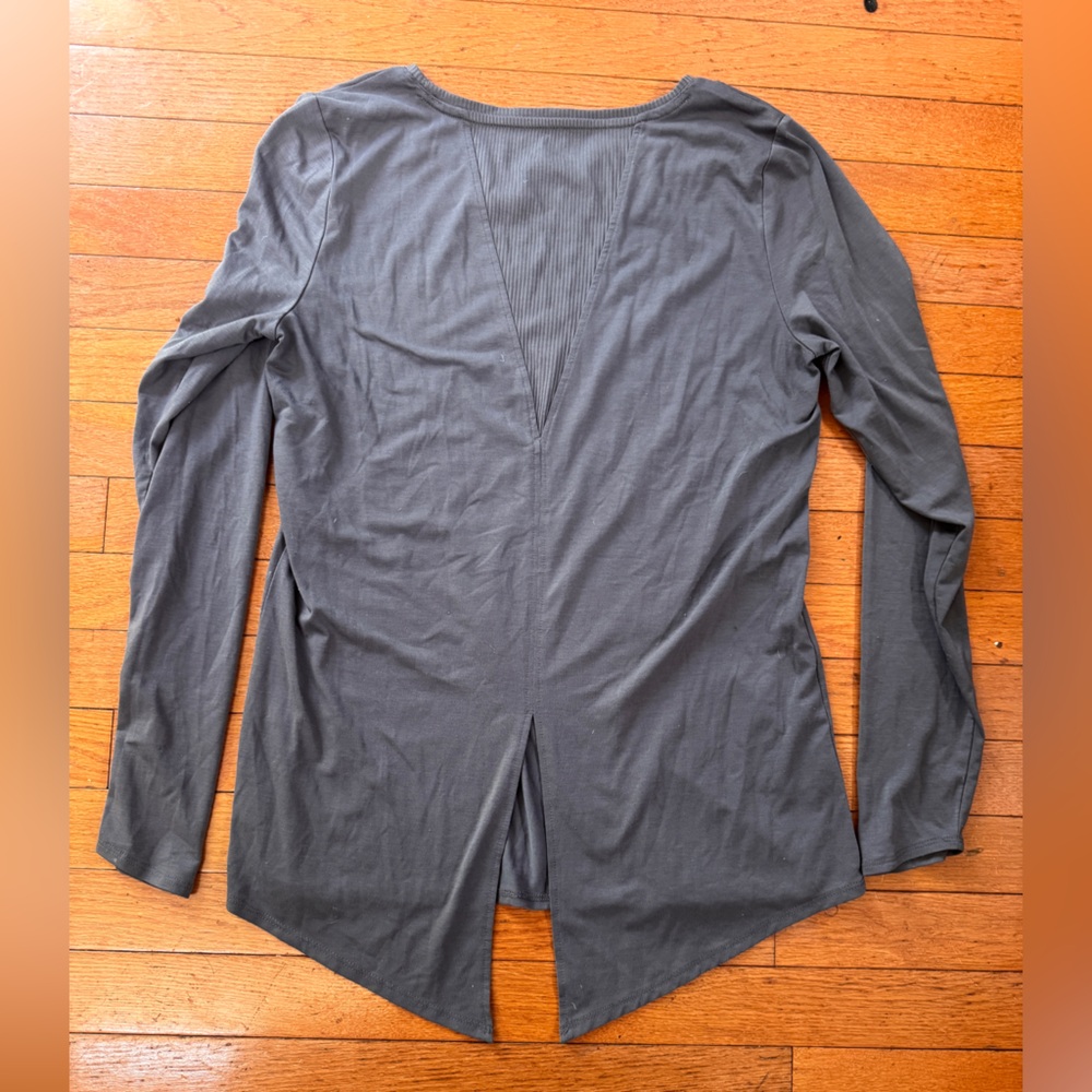 Athleta essence long sleeve top Small
